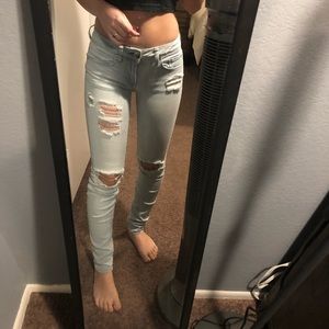 American Eagle ripped skinny jeans mid rise 00